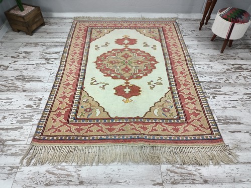 Trabajo hogaralfombra - ¿Por que las alfombras llevan flecos?
